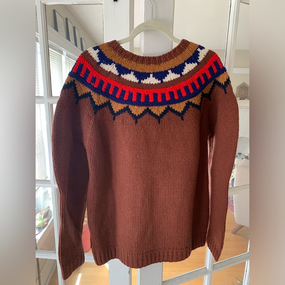 Burberry Men’s Sweater w/collar detailing.